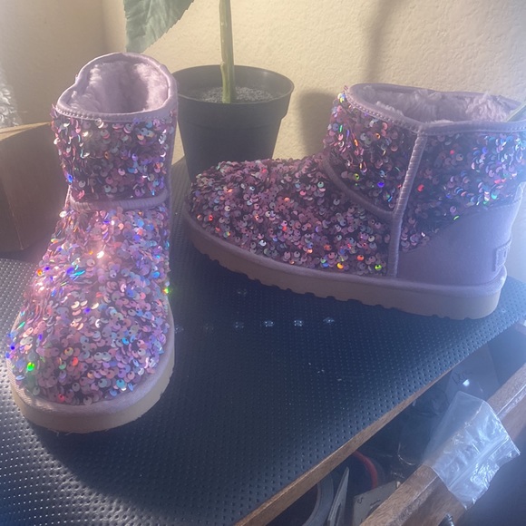 Sold New Authentic UGG mini SEQUIN LILAC FROST sparkle Purple BOOTS WOMEN’S 8 - Picture 15 of 16